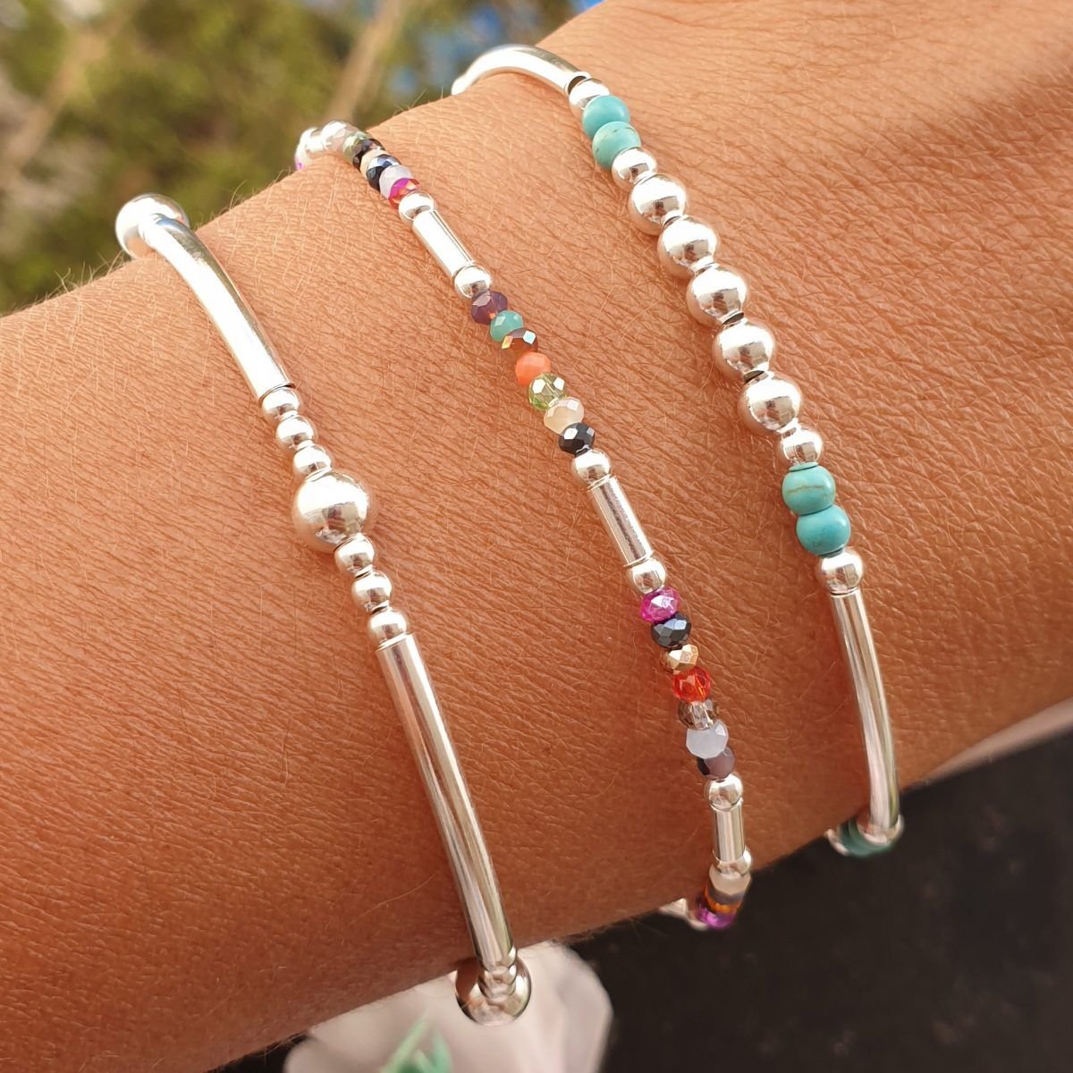 venta de pulsera con piedras de color