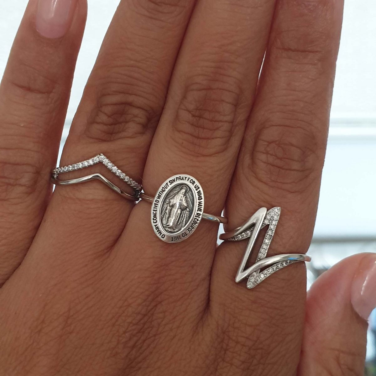 venta de anillo puntas con circonitas es de plata de ley 925